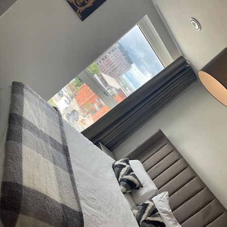 Modern 2 Bedroom City Centre Apartment W Balcony Манчестер Екстер'єр фото