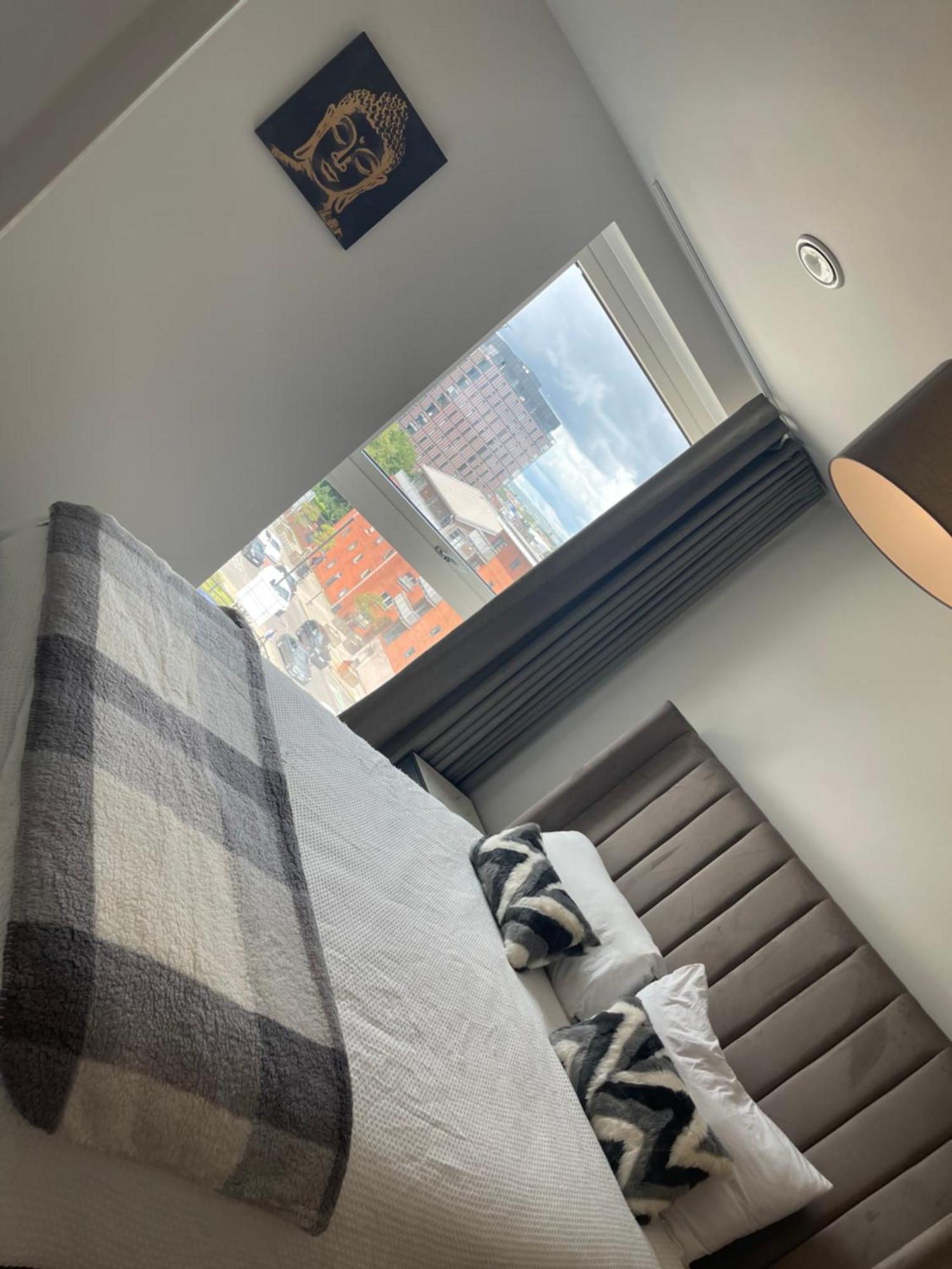 Modern 2 Bedroom City Centre Apartment W Balcony Манчестер Екстер'єр фото