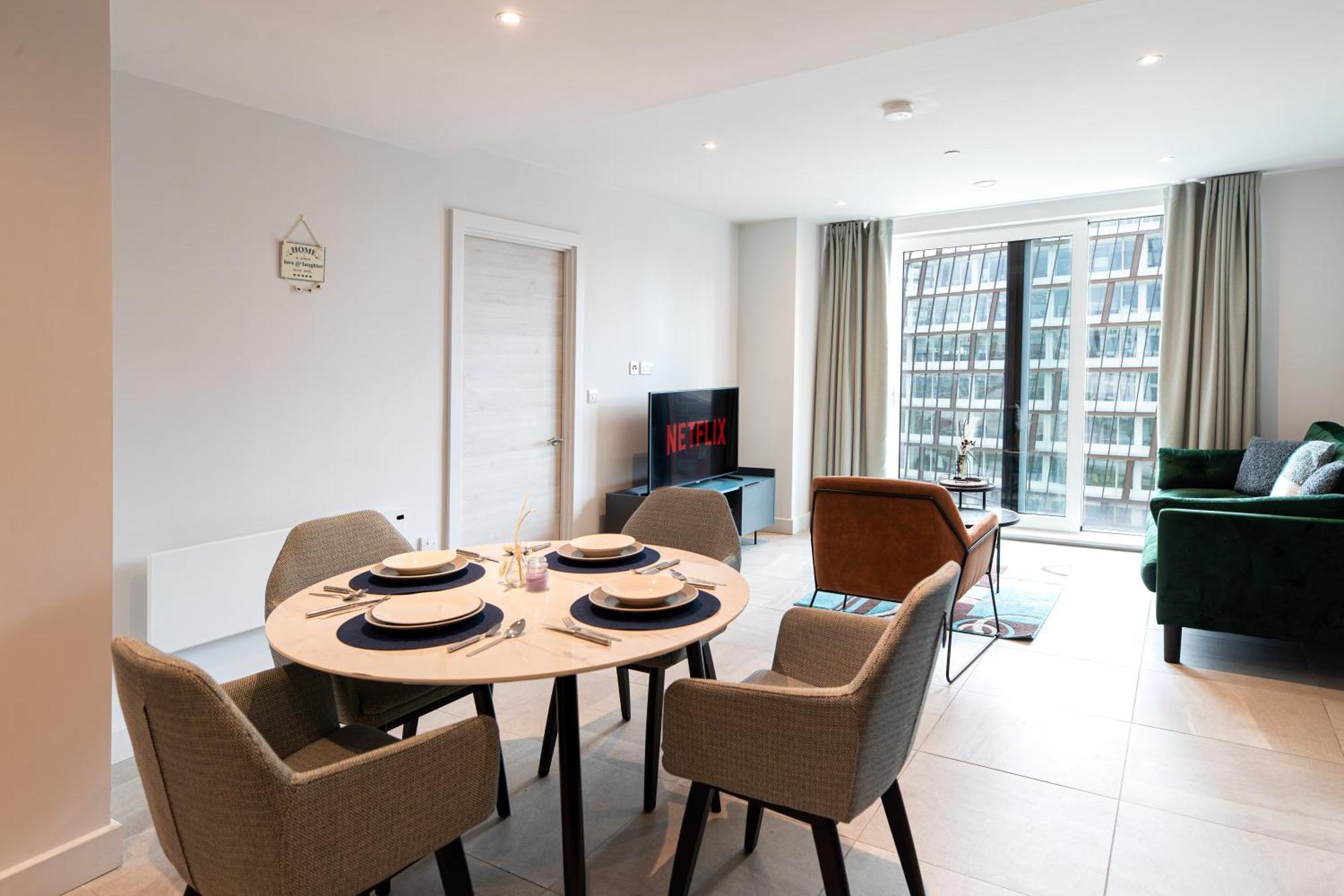 Modern 2 Bedroom City Centre Apartment W Balcony Манчестер Екстер'єр фото